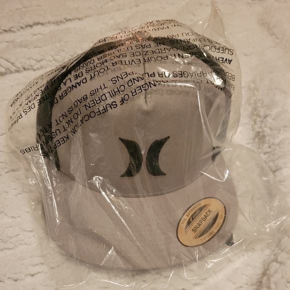 Hurley trucker hat snap back hat - Picture 2 of 2